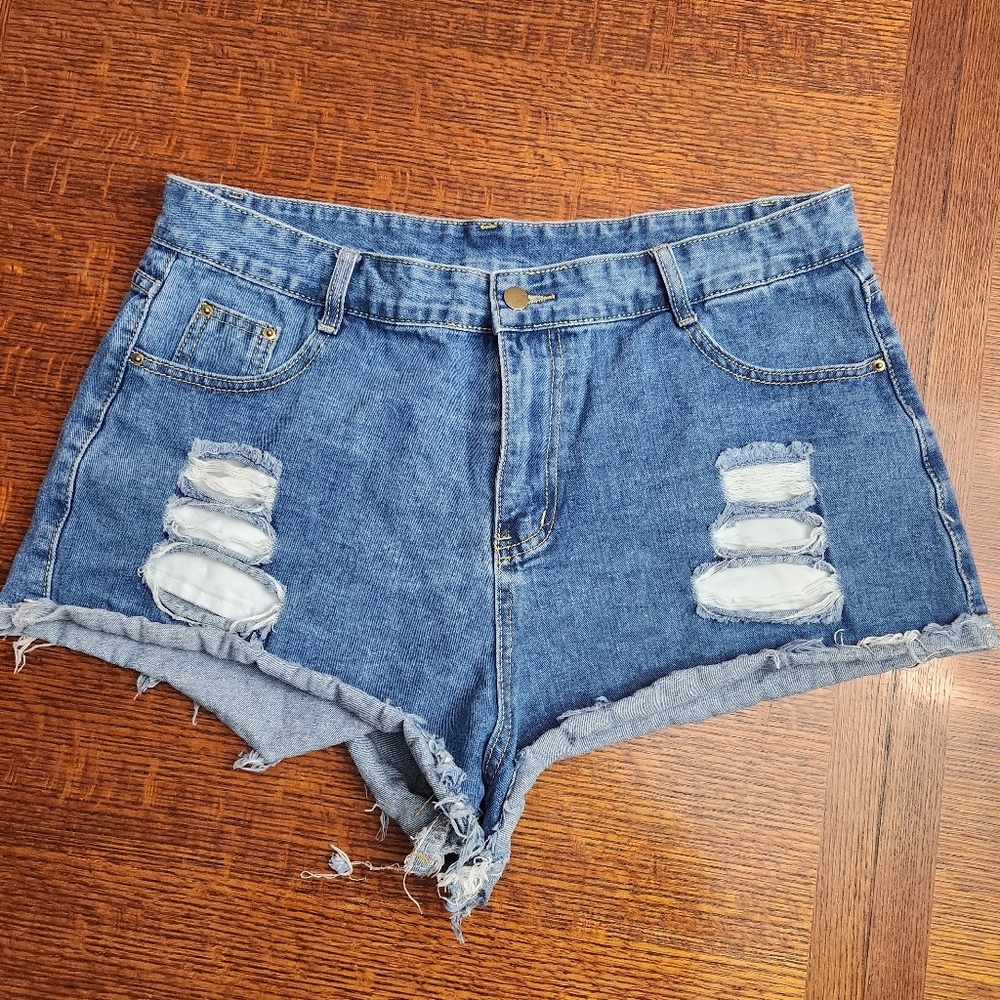 3/$25 SHEIN Curve Distressed cut off denim jean Shorts 1x high rise